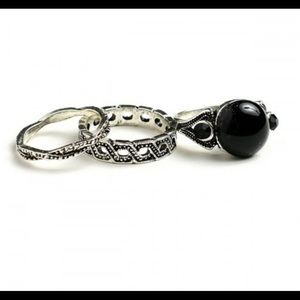 Stackable womanโs ring sets
